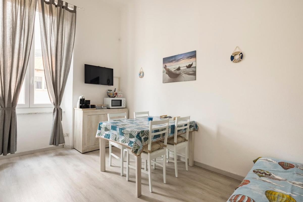 Leo Holiday Homes Deiva Marina Exteriör bild